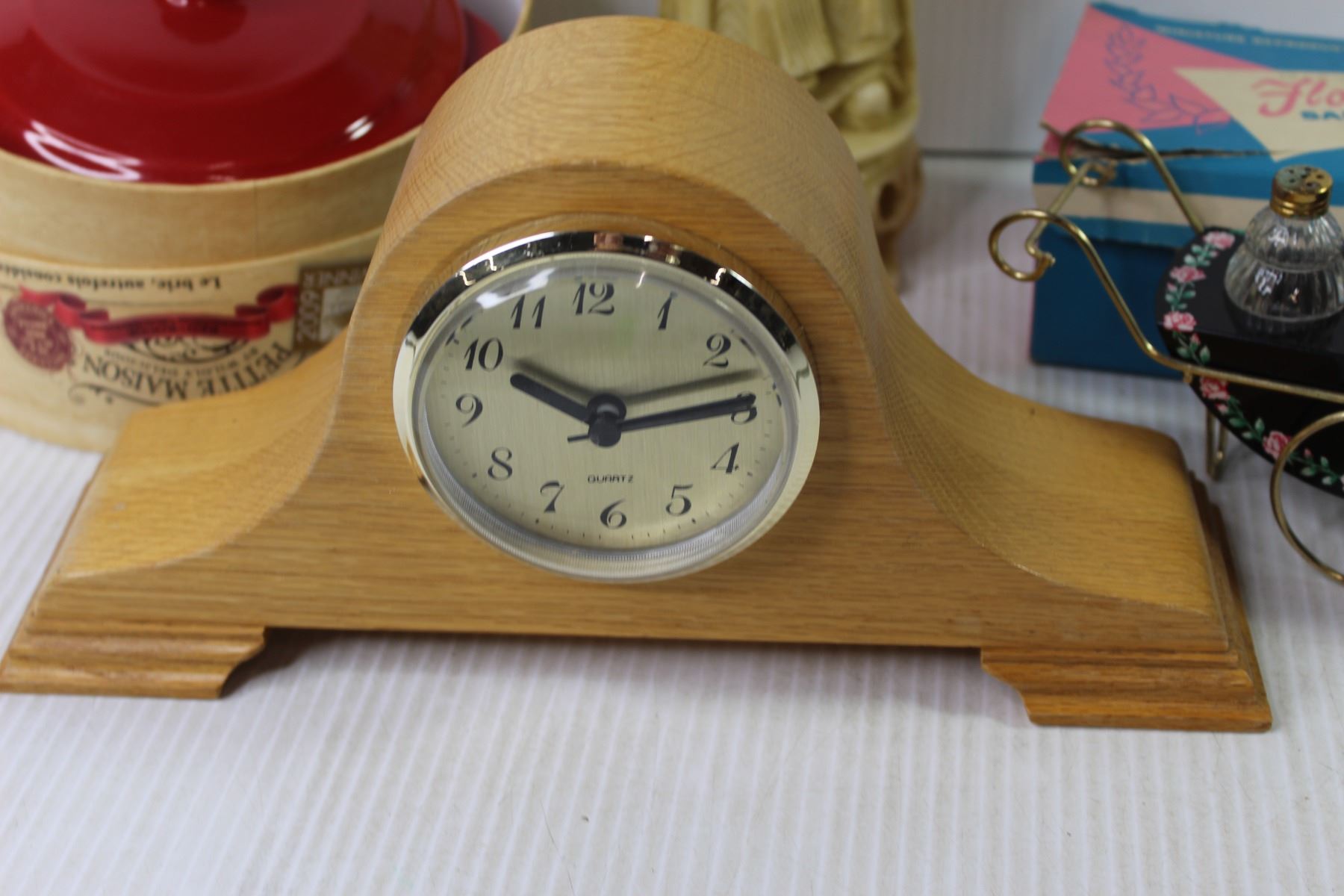 Oriental Resin Statue Wooden Battery Operated Clock (working