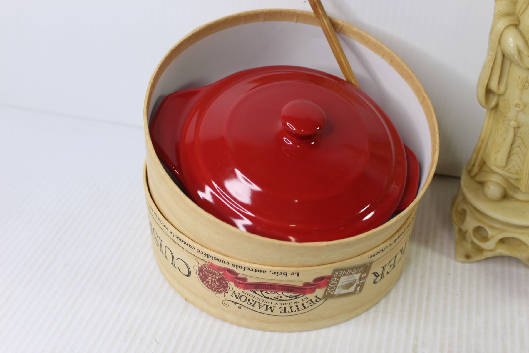 Oriental Resin Statue Wooden Battery Operated Clock (working