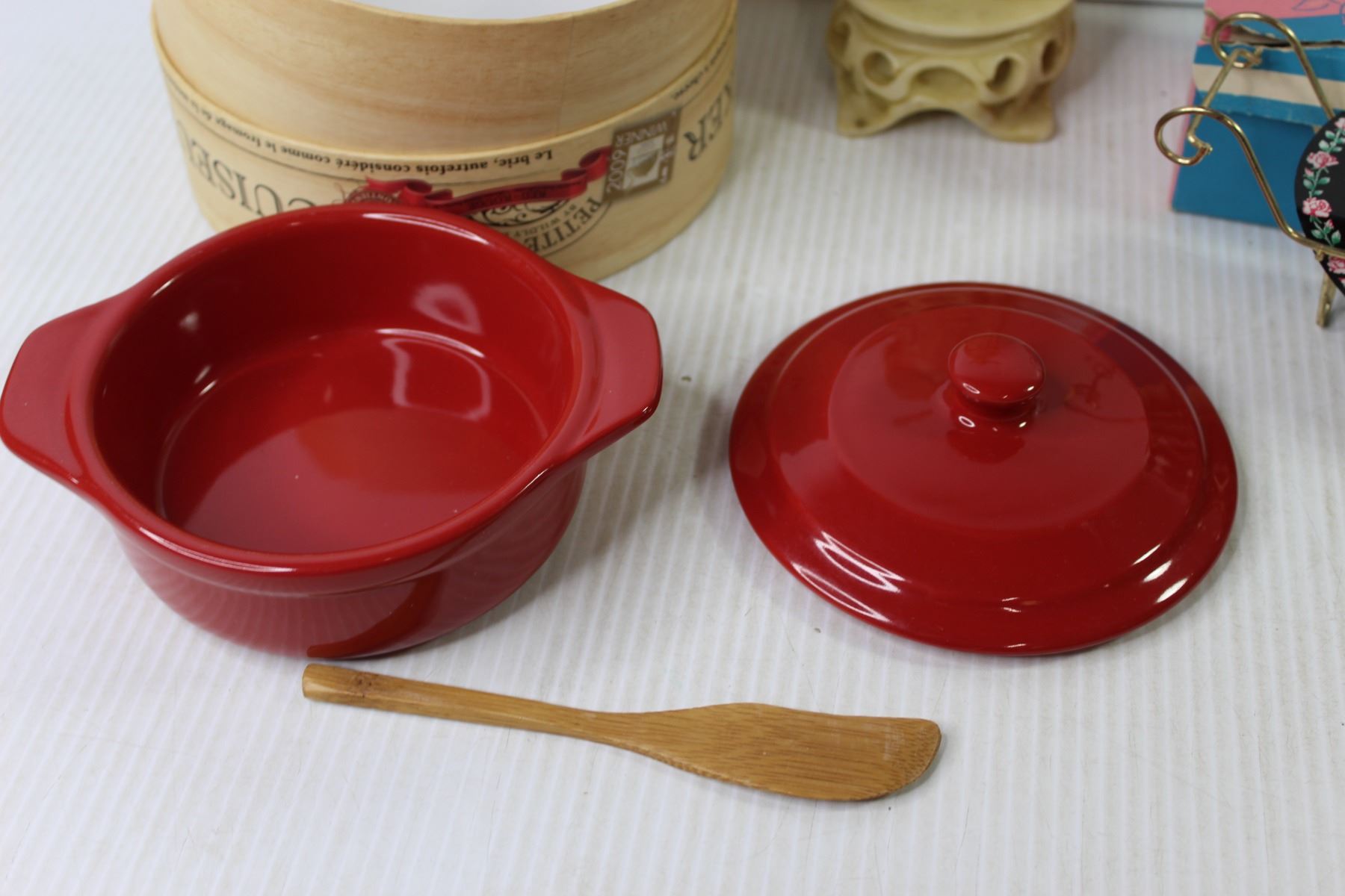 Oriental Resin Statue Wooden Battery Operated Clock (working