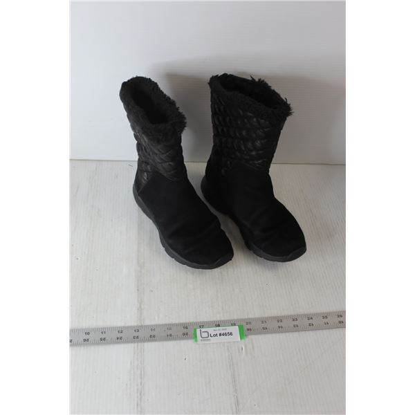 Pair of Ladies Boots - Sketchers, Size 7