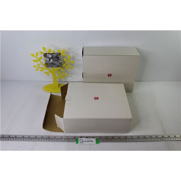 (2) Metal Tree Cut-Out Magnetic Photograph Holders (NIB)