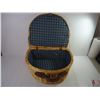 Image 2 : Wicker Picnic Basket and Shower Curtain