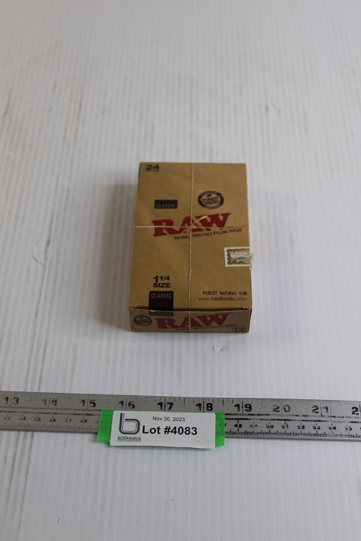 Raw Natural Unrefined Rolling Papers - (13) Packs - Bodnarus Auctioneering