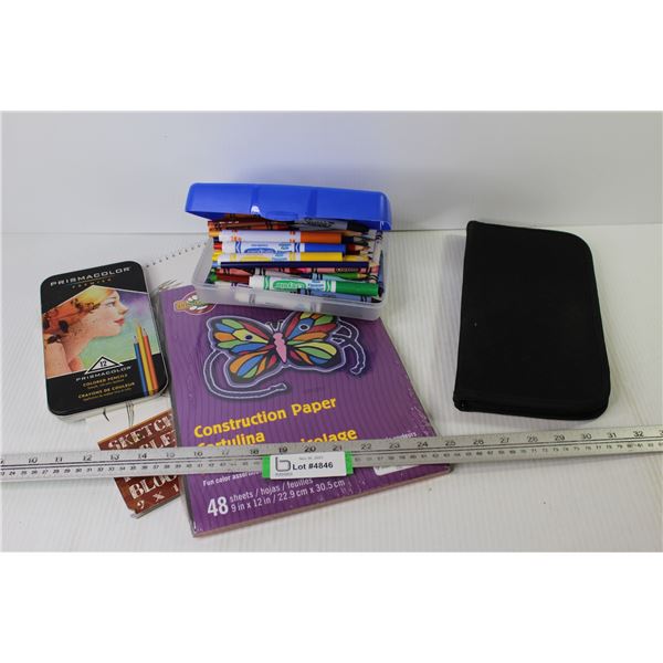 Sketching Set in Case - Container of Felt Pens & Crayons- - Pencil Crayons - Sketching Pad - Constru