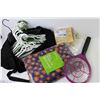 Image 7 : Bag of Clothes Hangers - Table Cloth - Bug Zapper - Wooden Clothes Pins