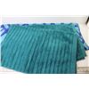 Image 2 : (3) Large Towels
