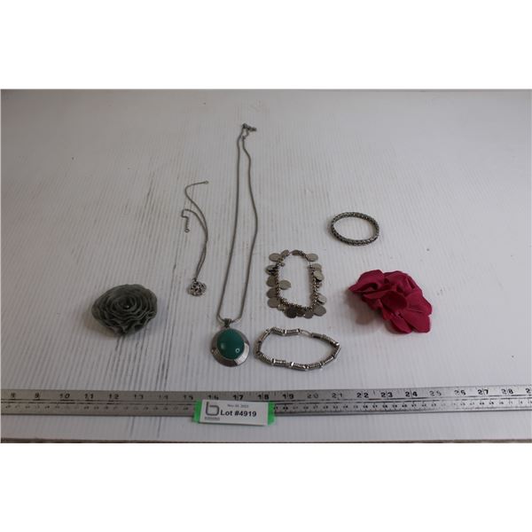 Costume Jewelry - Necklaces, Brooches, Bracelets