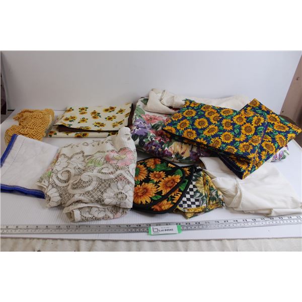 (15+) Assorted Cloth - Tablecloth, Crochet, Placemat, Pot Holders