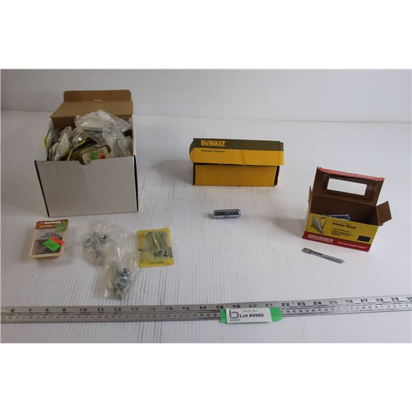 (20+) Pieces Assorted Hardware