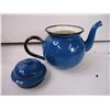 Image 4 : Vintage Wearever Teapot and Enamelware Teapot