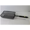 Image 3 : Rubber Bath Mat - Wire Cooking Basket - Hydraulic Jack Handle