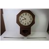 Image 1 : Vintage New Haven Wall Clock (not running - unknown completion - face glass broken)