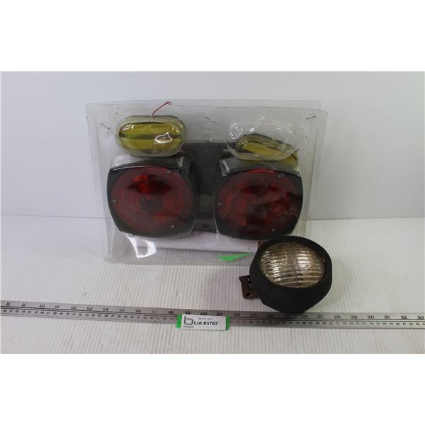 Pair of Trailer Tail Lights & Running Lights - Loose Spot Light