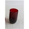 Image 4 : (2) Red Vases + Red Cup