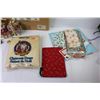 Image 3 : Place Mats - Decorations - Gift Wrap - Tae Dispenser - Ornament Tree