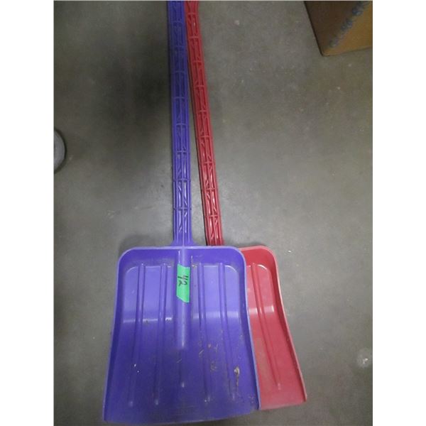 2 KID'S SHOVELS