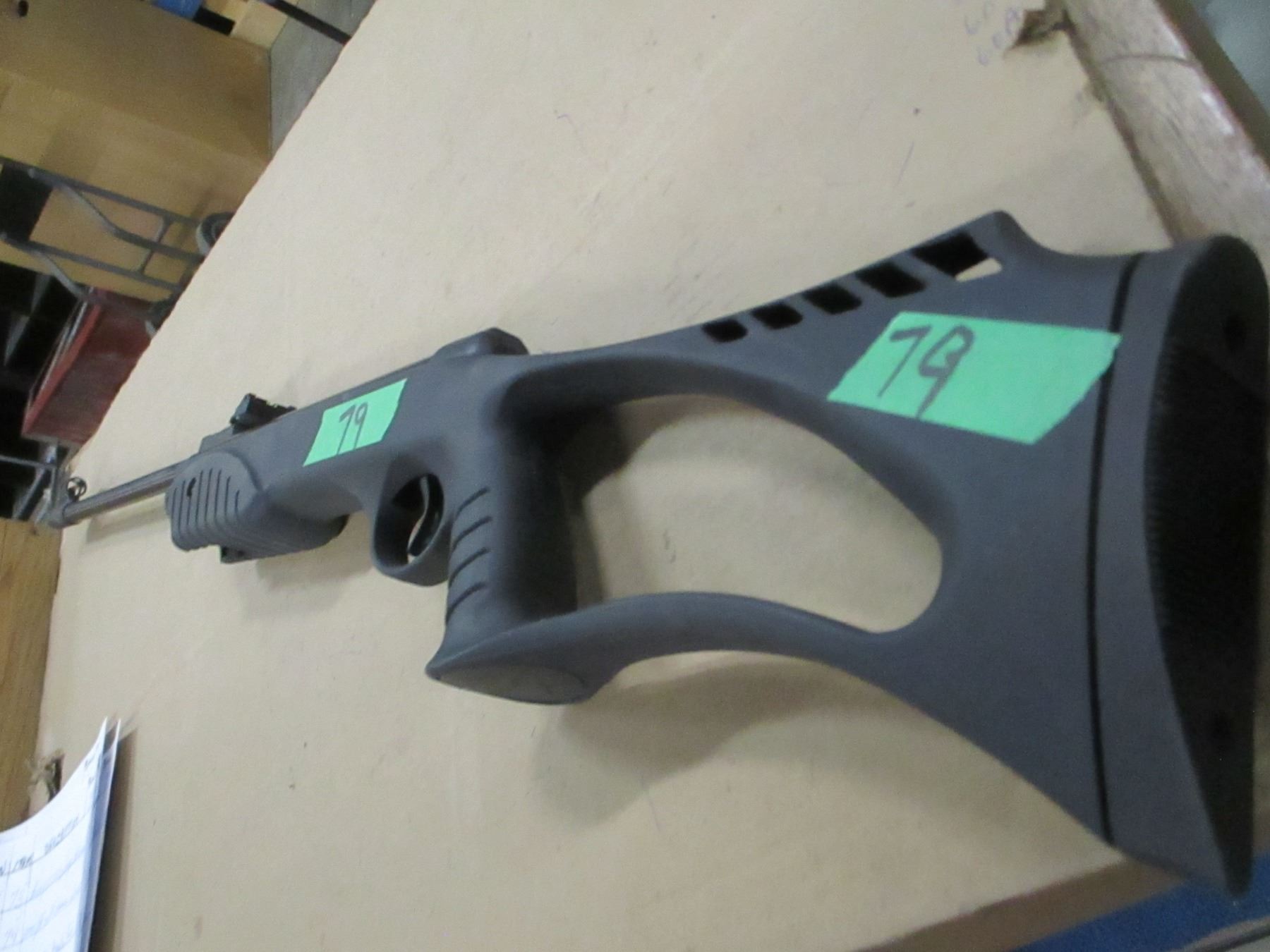 FREIGHT DAMAGE (AS IS): BLACK GRIZZLY 4.5/.77 CALIBRE AIR RIFLE