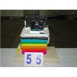 POLAROID CAMERA AND ACCESORY KIT