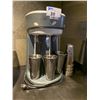 Image 1 : HAMILTON BEACH COMMERCIAL 3 STATION SHAKE MAKER WITH CUPS