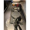 Image 2 : BAKER GOLDEN MALTED COMMERCIAL ELECTRIC WAFFLE MAKER