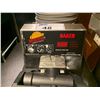Image 3 : BAKER GOLDEN MALTED COMMERCIAL ELECTRIC WAFFLE MAKER
