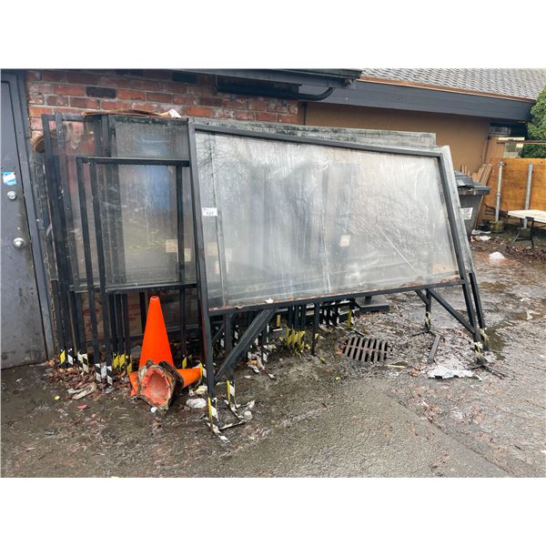 ASSORTED COMMERCIAL FREE STANDING METAL AND PLASTIC OUTDOOR DIVIDERS / PARTITIONS