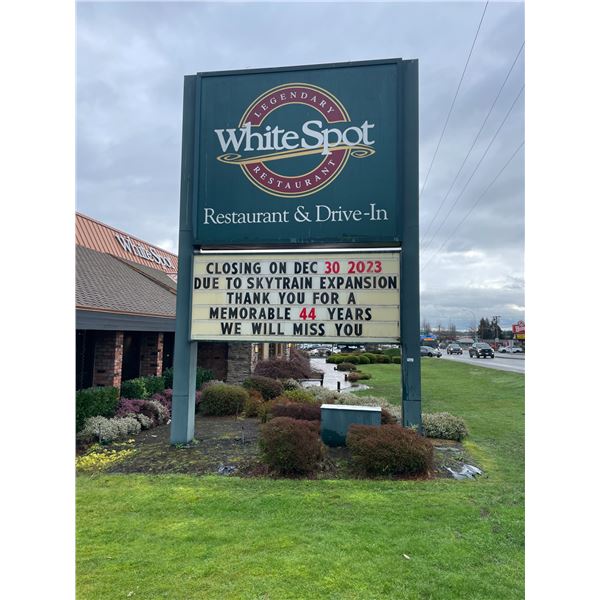 LARGE COMMERCIAL OUTDOOR ILLUMINATED RESTAURANT DISPLAY SIGN