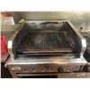 Image 2 : QUEST STAINLESS STEEL COMMERCIAL NATURAL GAS 32" GRILL