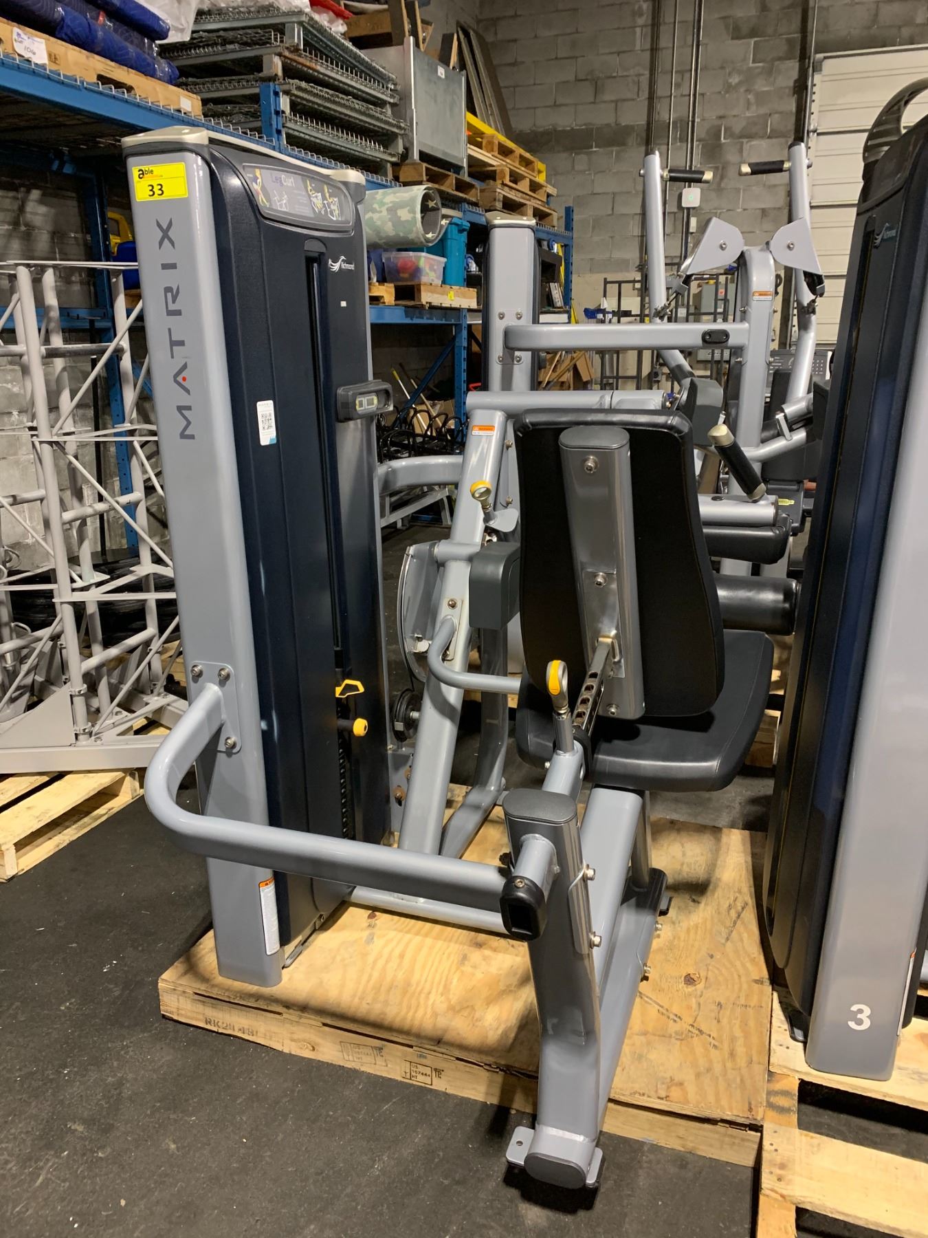 MATRIX COMMERCIAL LEG ROW TRAINER WITH 200LB CAPACITY & DIGITAL DISPLAY ...