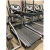 Image 2 : LIFE FITNESS 95T FLEXDECK COMMERCIAL 120V ELECTRIC TREADMILL WITH DIGITAL DISPLAY *TESTED & IN