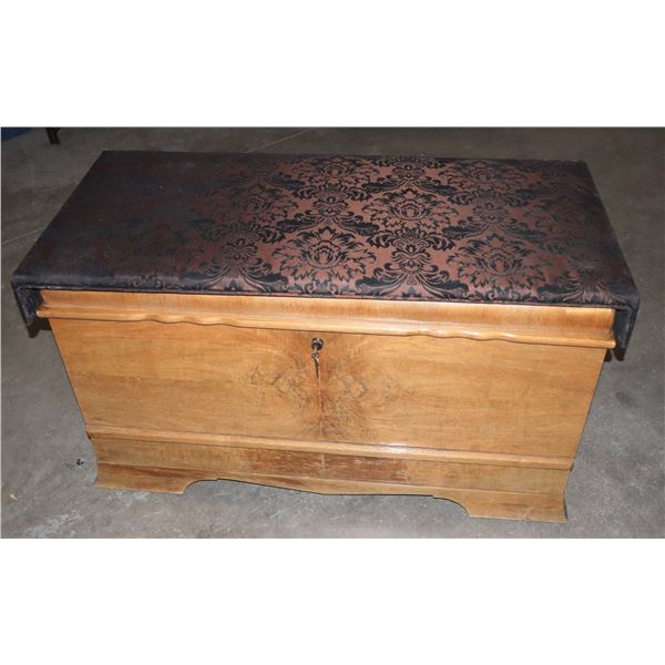 VINTAGE CEDAR LINED TRUNK -NO TRANSPORT TO EDMONTON
