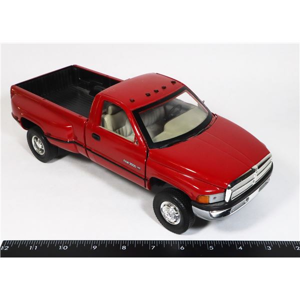 DODGE 3500 PICKUP TRUCK 1/18 SCALE DIE CAST CAR