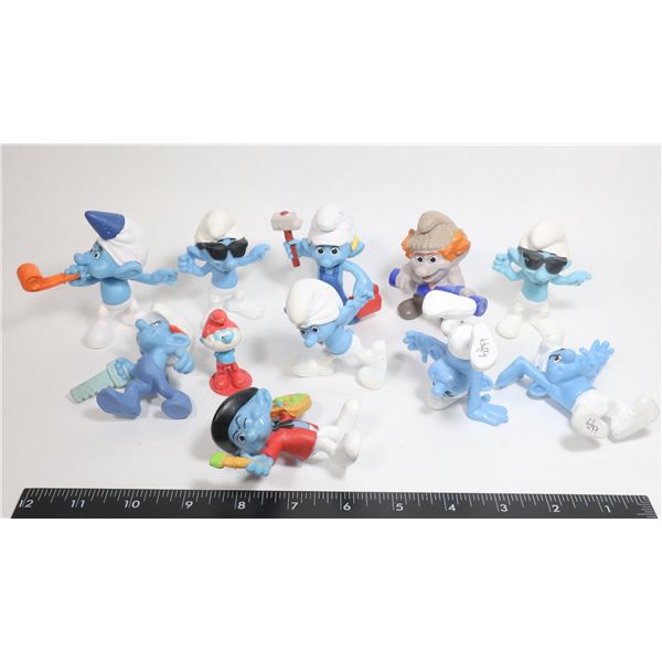 LOT OF VINTAGE  SMURF CHARACTERS