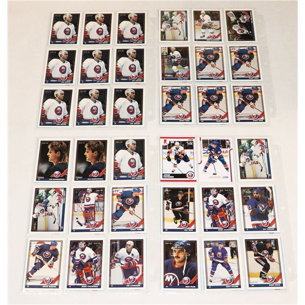 BUNDLE OF HOCKEY CARDS IN PROTECTIVE SLEEVES