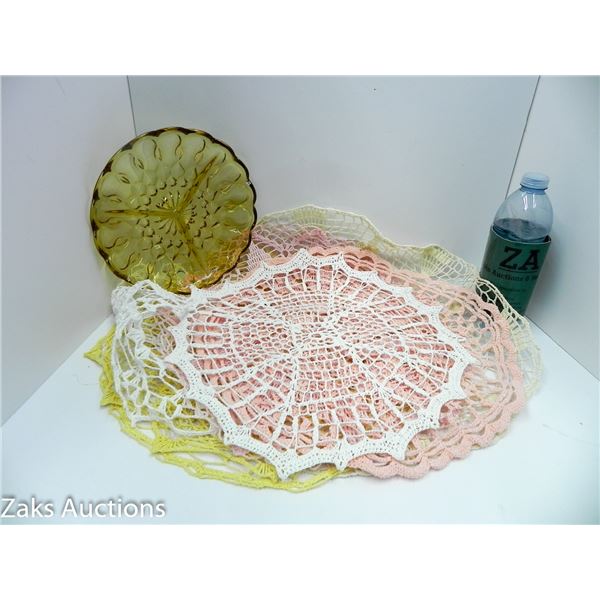 AMBER DIVIDED CONDIMENT DISH WITH LARGE DOILIES