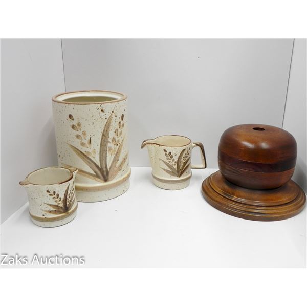LAURENTIAN POTTERY & HARDWOOD HAT DISPLAY
