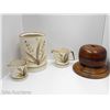 Image 1 : LAURENTIAN POTTERY & HARDWOOD HAT DISPLAY