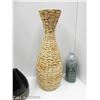 Image 7 : TALL WOVEN VASE, PURE OIL DIFFUSER AND WOODEN CANDLESTICK