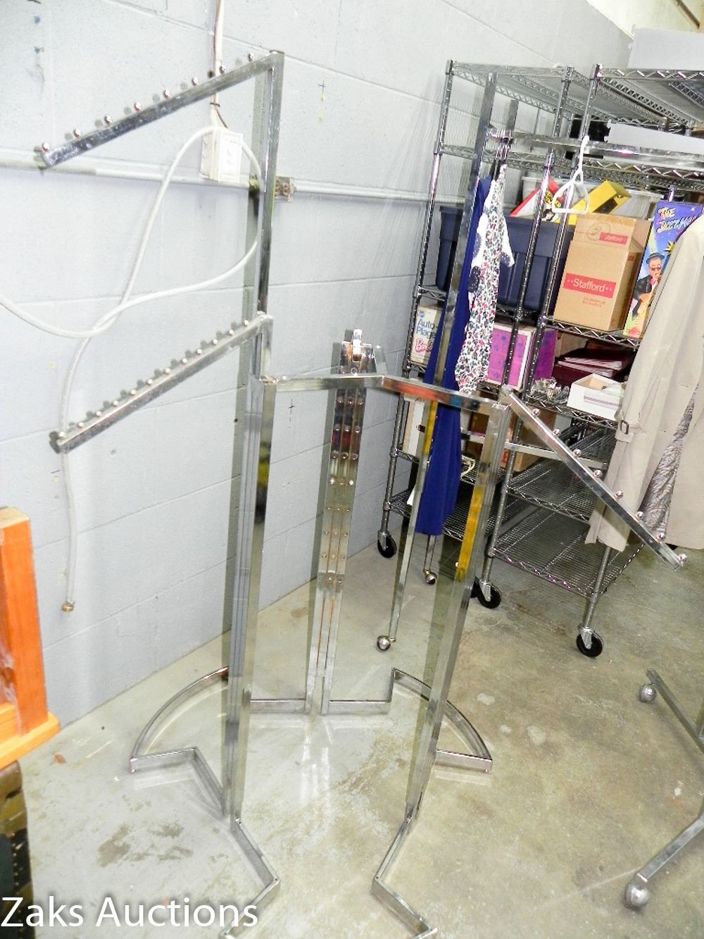 TRIPLE ANGLE ARM CLOTHING RACK STATIONARY