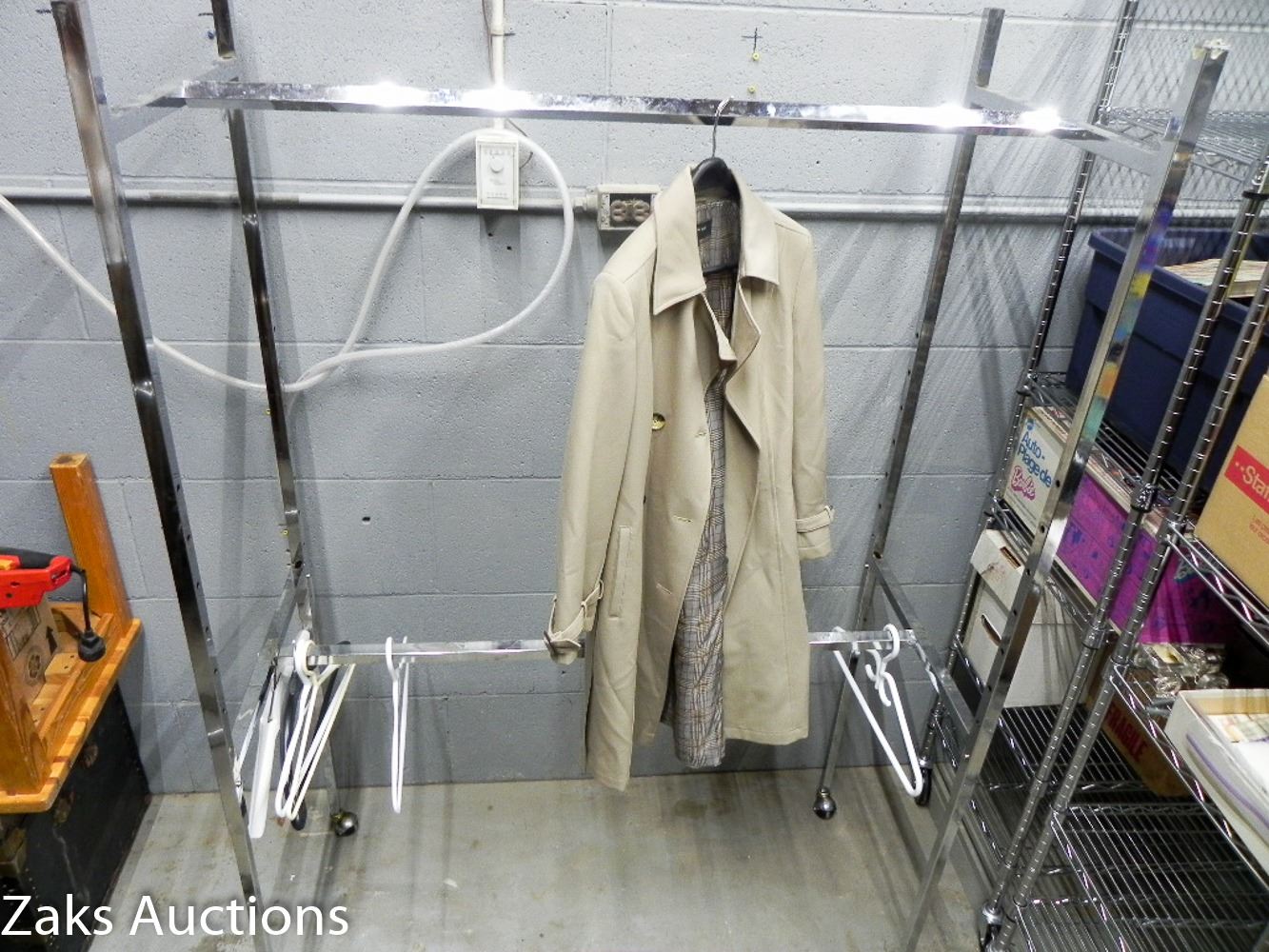 DOUBLE RUNG CLOTHING RACK ON WHEELS