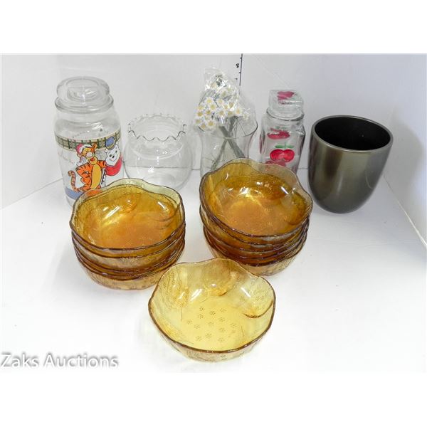 ANOTHER LOT OF DECOR - TIGGER JAR, 12 AMBER GLASS BOWLS & MORE