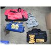 Image 1 : LOT OF 4 DUFFLE BAGS/TRAVEL BAGS