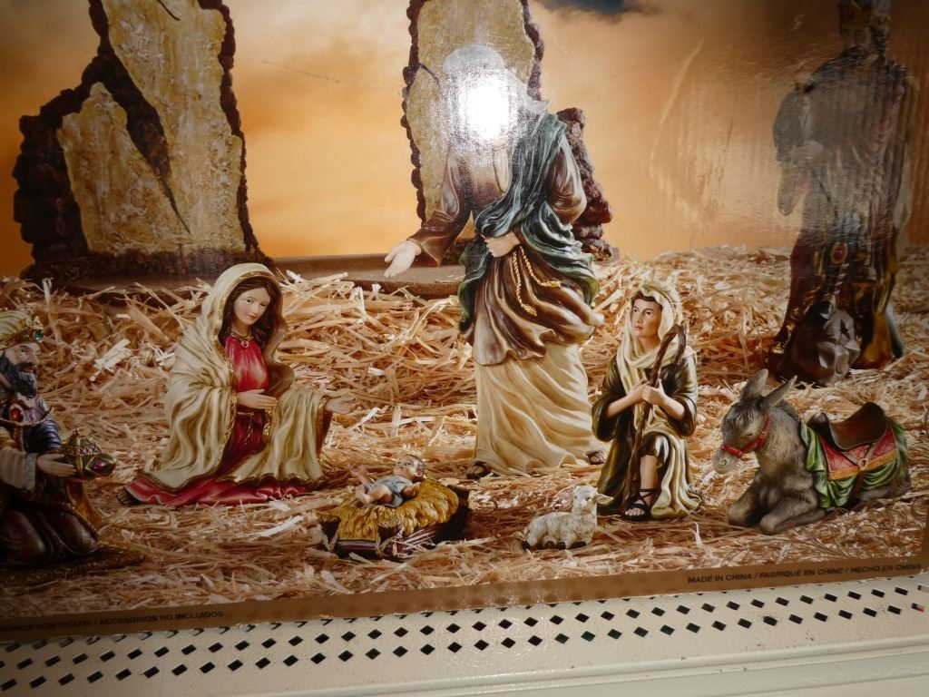 Kirkland signature nativity 13piece set