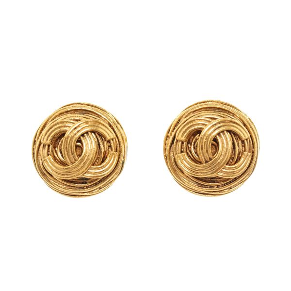 Chanel Round CC Earrings Earrings Gold Plated Metal