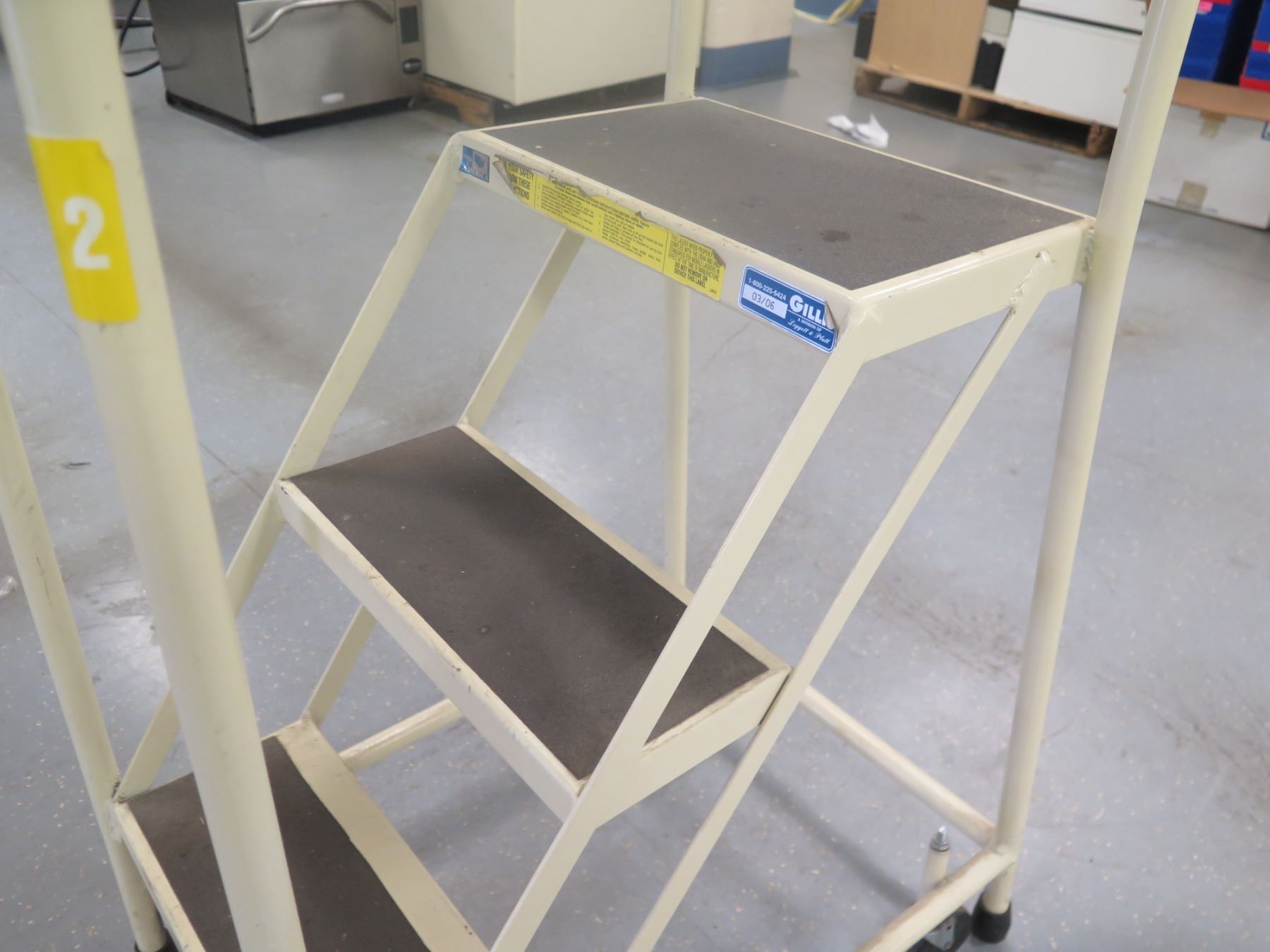 Gillis 3-Step Rolling Safety Ladder - Oahu Auctions
