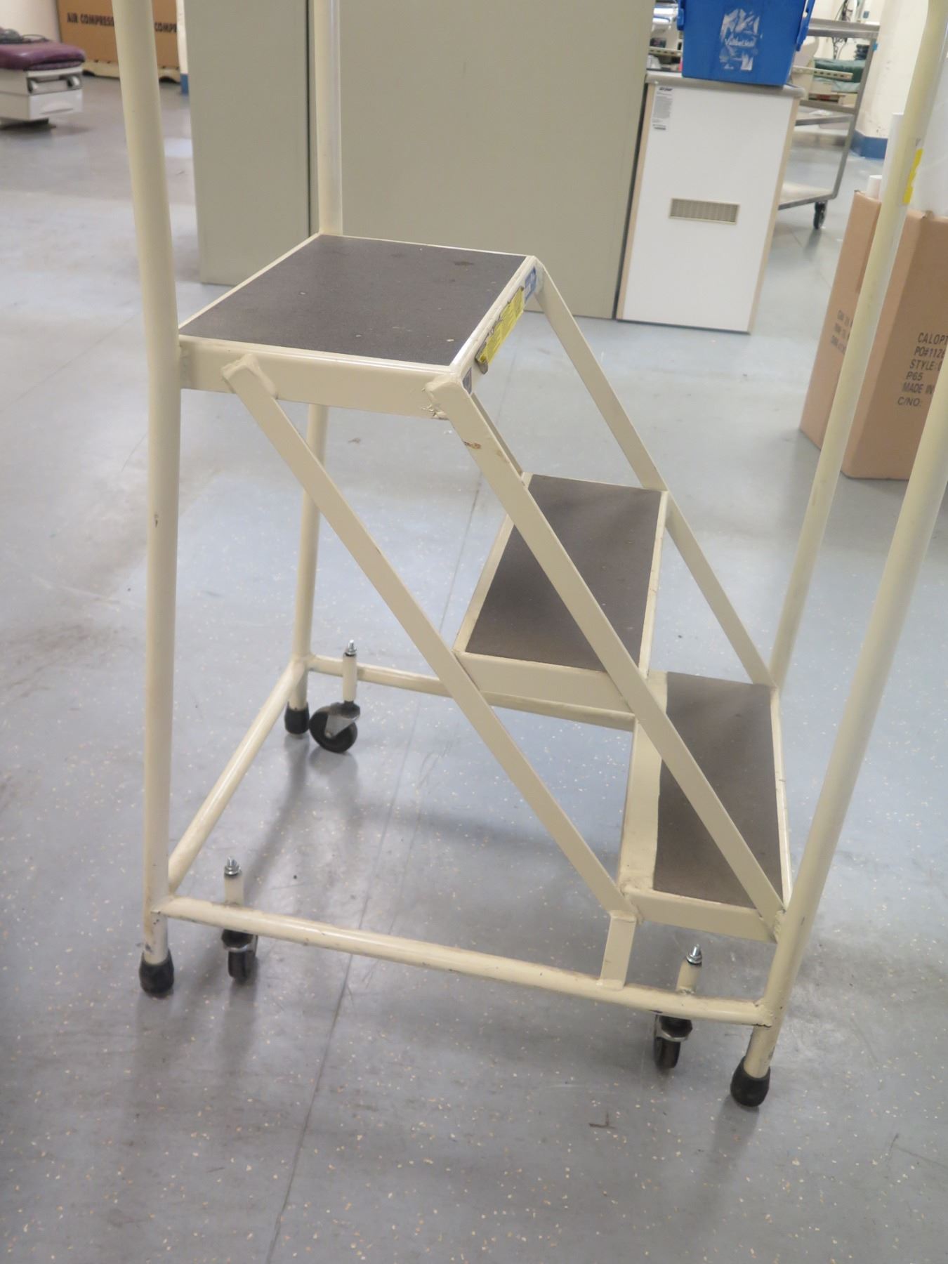 Gillis 3-Step Rolling Safety Ladder