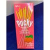Image 3 : Pocky Strawberry Biscuit Sticks (5 x 33g)