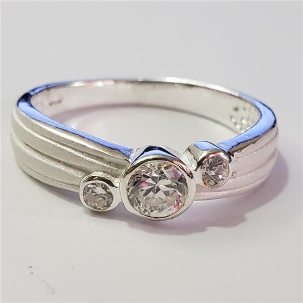 Silver Cubic Zirconia Ring (~Size 7)(Ring is resizable for $40) (~length 0inches) (~weight 3.14g), S