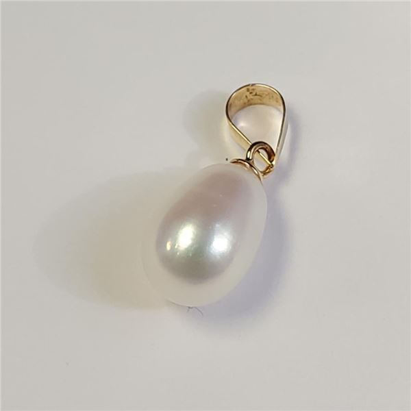 14K Yellow Gold Fresh Water Pearl Pendant, Suggested Retail Value $200