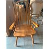 Image 3 : Maple Spindle Curved Back Arm Chairs - LOT of 2